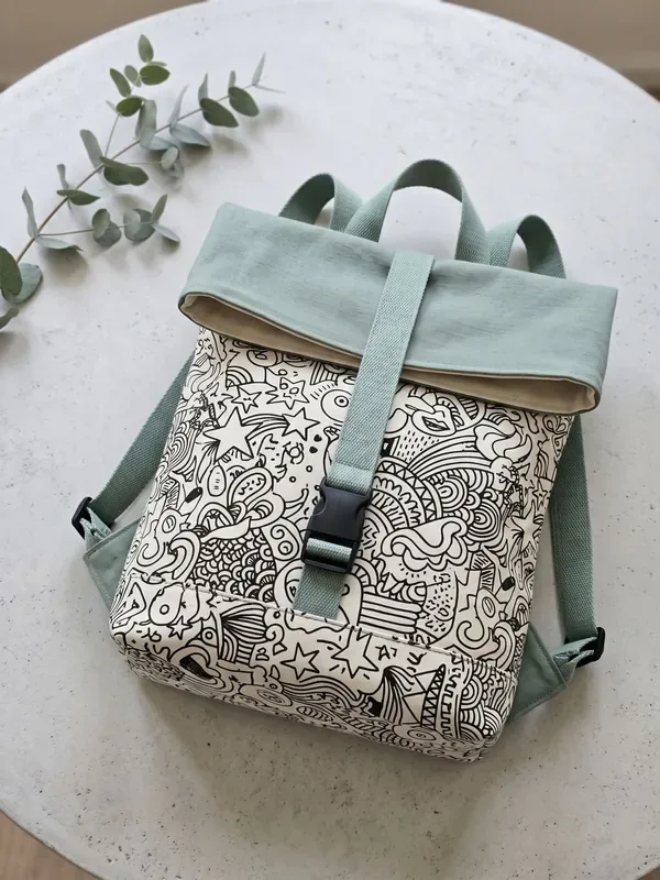 The BUCKLE Pack: two-colour day pack with a fold-over top and buckle strap